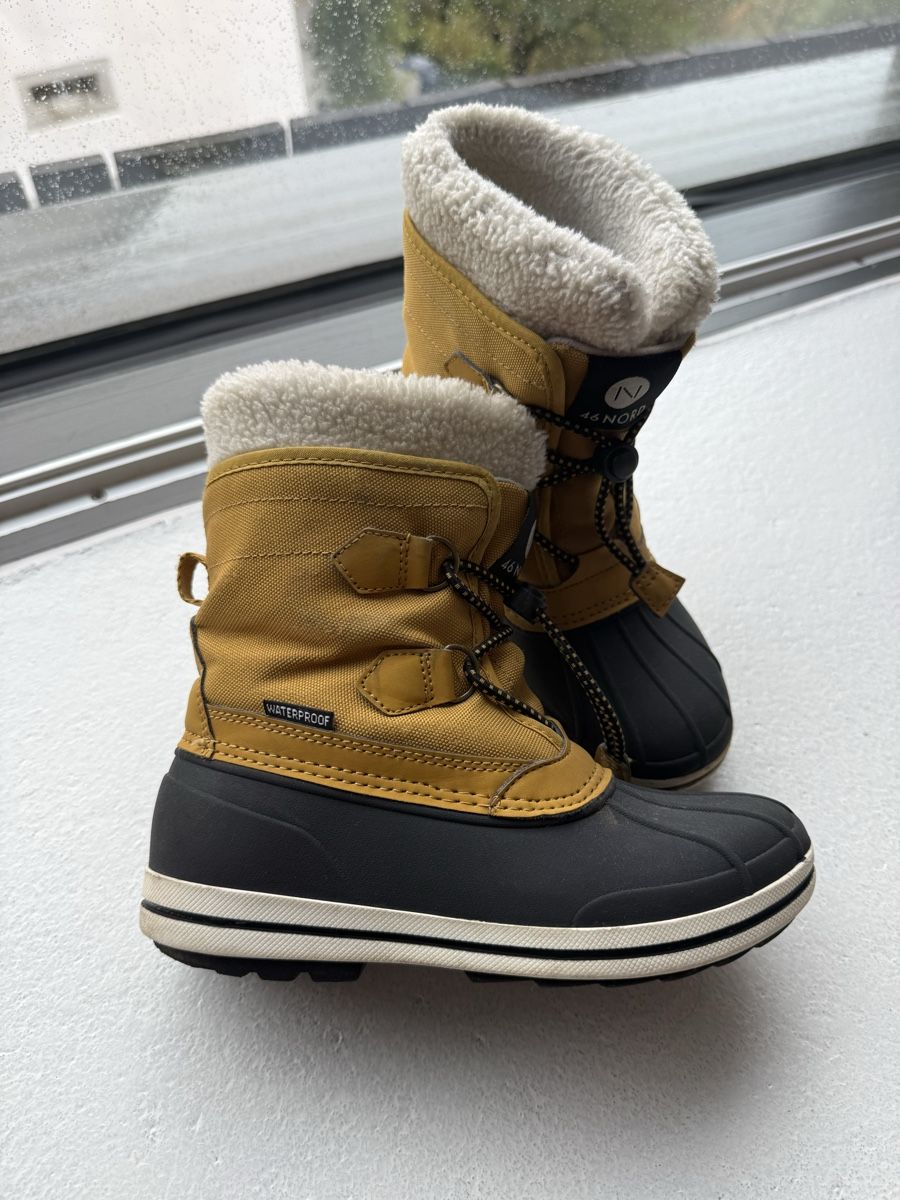Schuhe für Mädchen: 4 Paar Schuhe Grösse 33  – Gebraucht aus Regensberg von Luxusmuesli 1