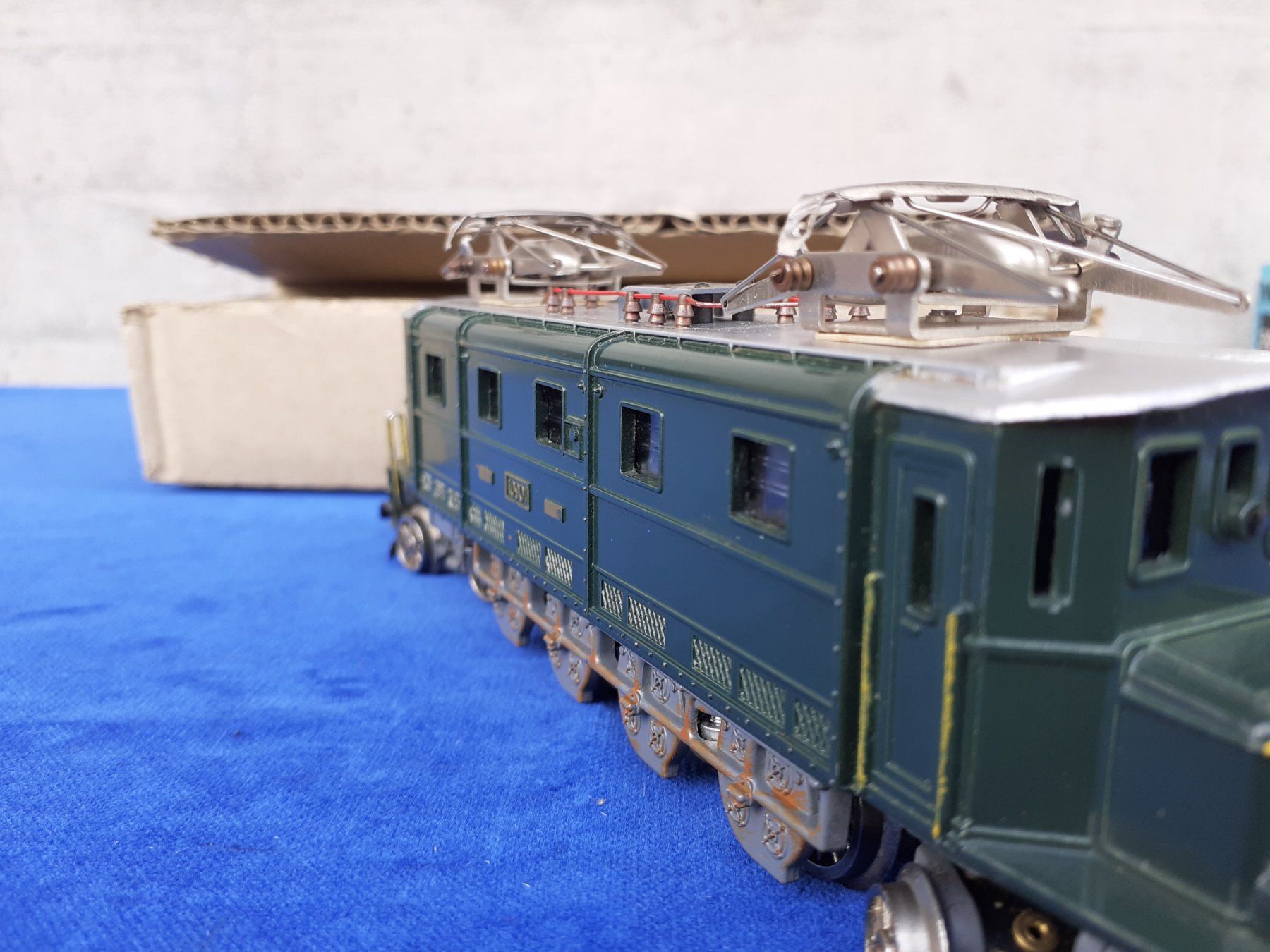 Hag Modellini di ferrovie: HAG E-Lok SBB Ae 4/7  H0 Lok-Nr. 10901 – Usato da Arbedo venduto da aladino666 4