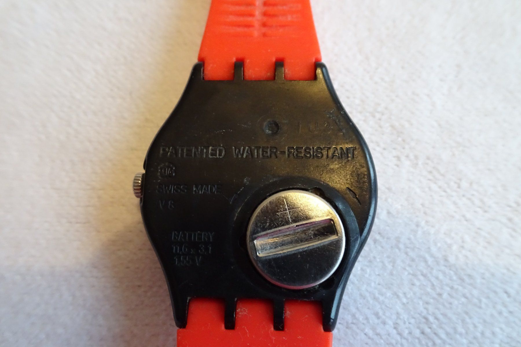 Swatch Orologi: Swatch Armband Uhr rot mit Datumsanzeige – Usato da Strengelbach venduto da schmetterling20 2
