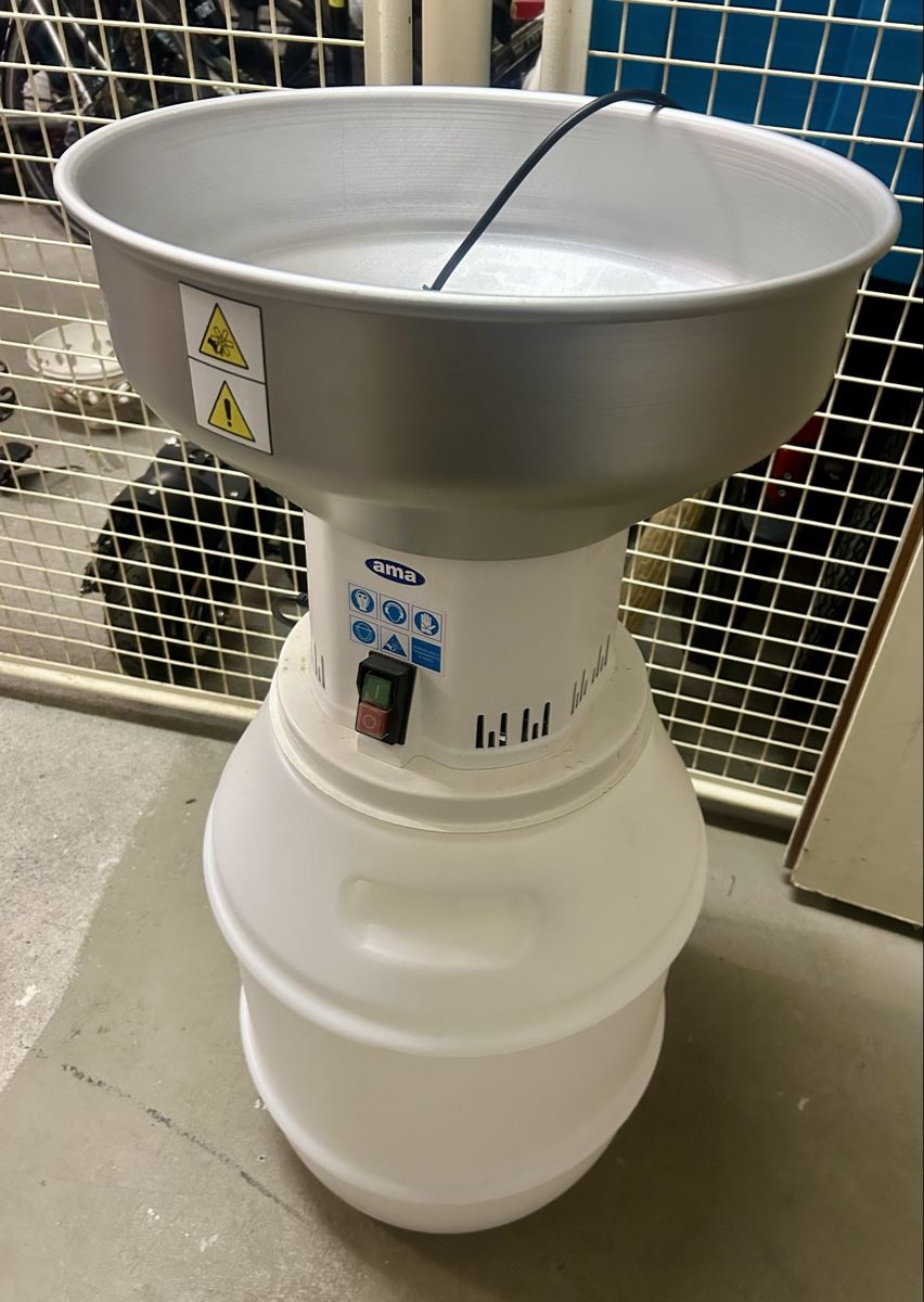 Tutte le macchine: [NEU]: Elektrische Getreidemühle – Nuovo (secondo la descrizione) da Arni AG venduto da CreaFlex