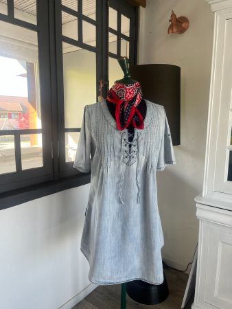 Robe en denim et foulard 38