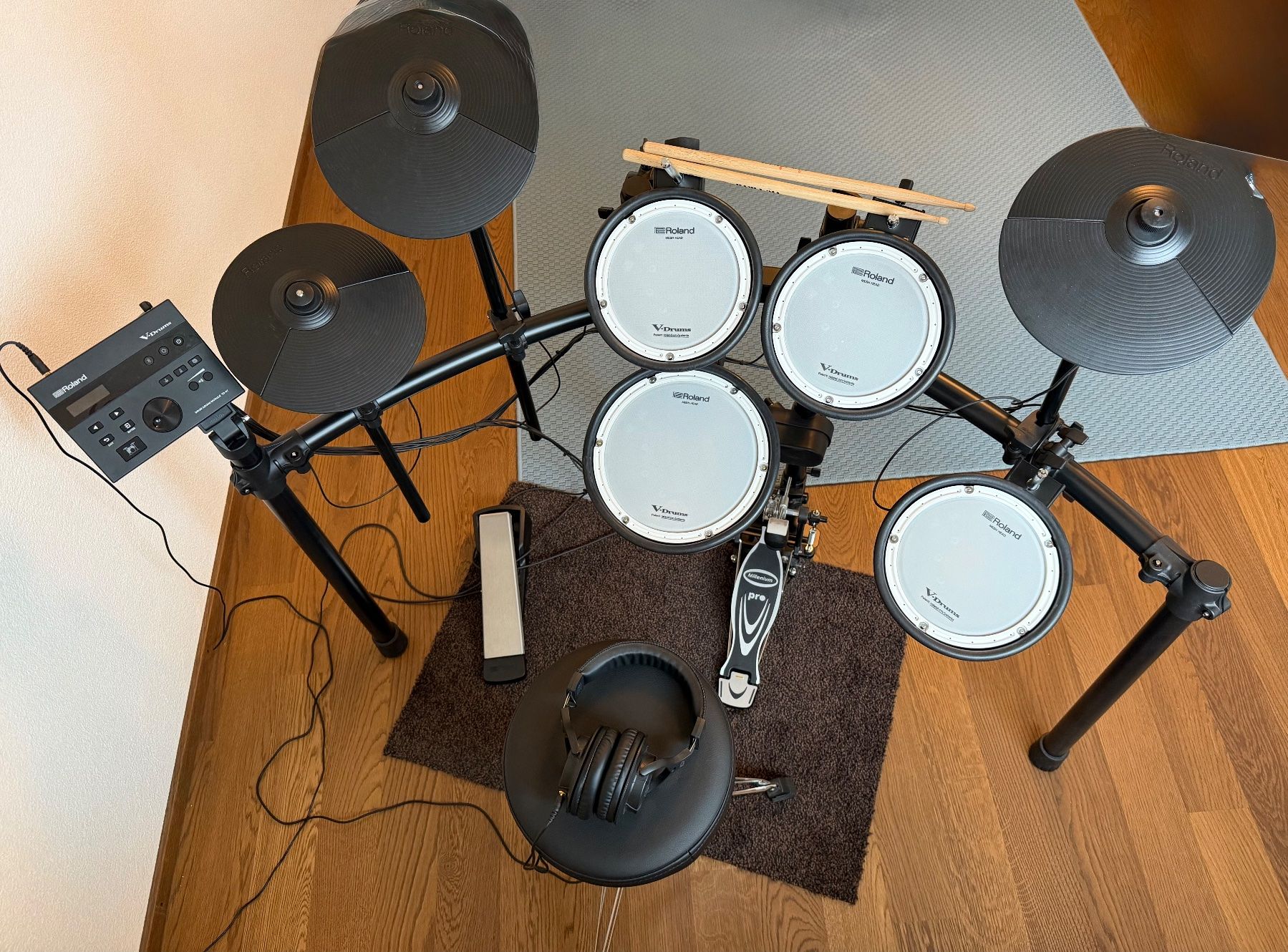 Roland Strumenti musicali: Roland TD-07DMK V-Drum Set Bundle – Usato da Wohlenschwil venduto da solero2010