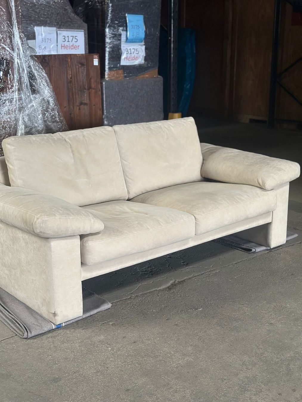 Sofas: 2er Sofa hellbeige Alcantara – D'occasion à Regensdorf par Sisco1968 1