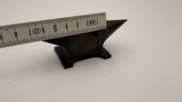 Kleine Amboss Metall ca. 9.5 cm lang guter bh Zustand