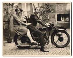 Fotografie junges Paar auf einem Vincent