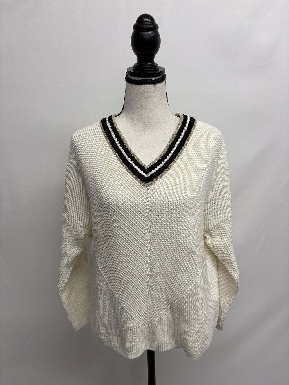 Maje Maglioni & Felpe: Maje Strickpullover mit V-Ausschnitt Meteo offwhite weiss 36 – Usato da Regensdorf venduto da secondchancefashion 1