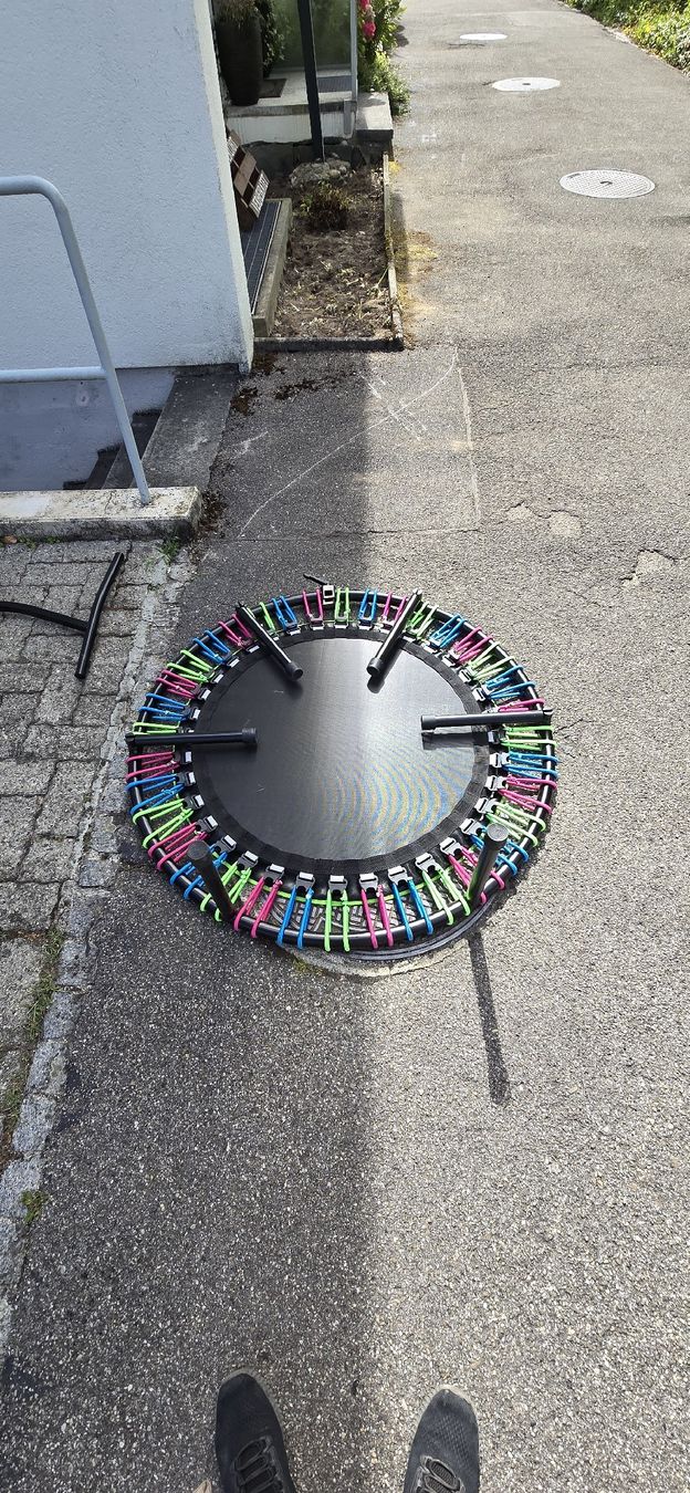 Bellicon Trampolini: bellicon Trampolin 112cm, Klappbeine & T-Bar – Usato da Bellach venduto da Lorrgash 4