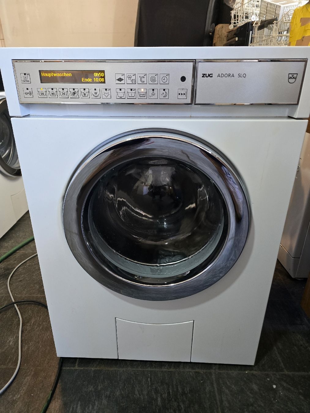 V-Zug Lavatrici: V ZUG ADORA SLQ  8Kg – Usato da Oberburg venduto da B-2 3