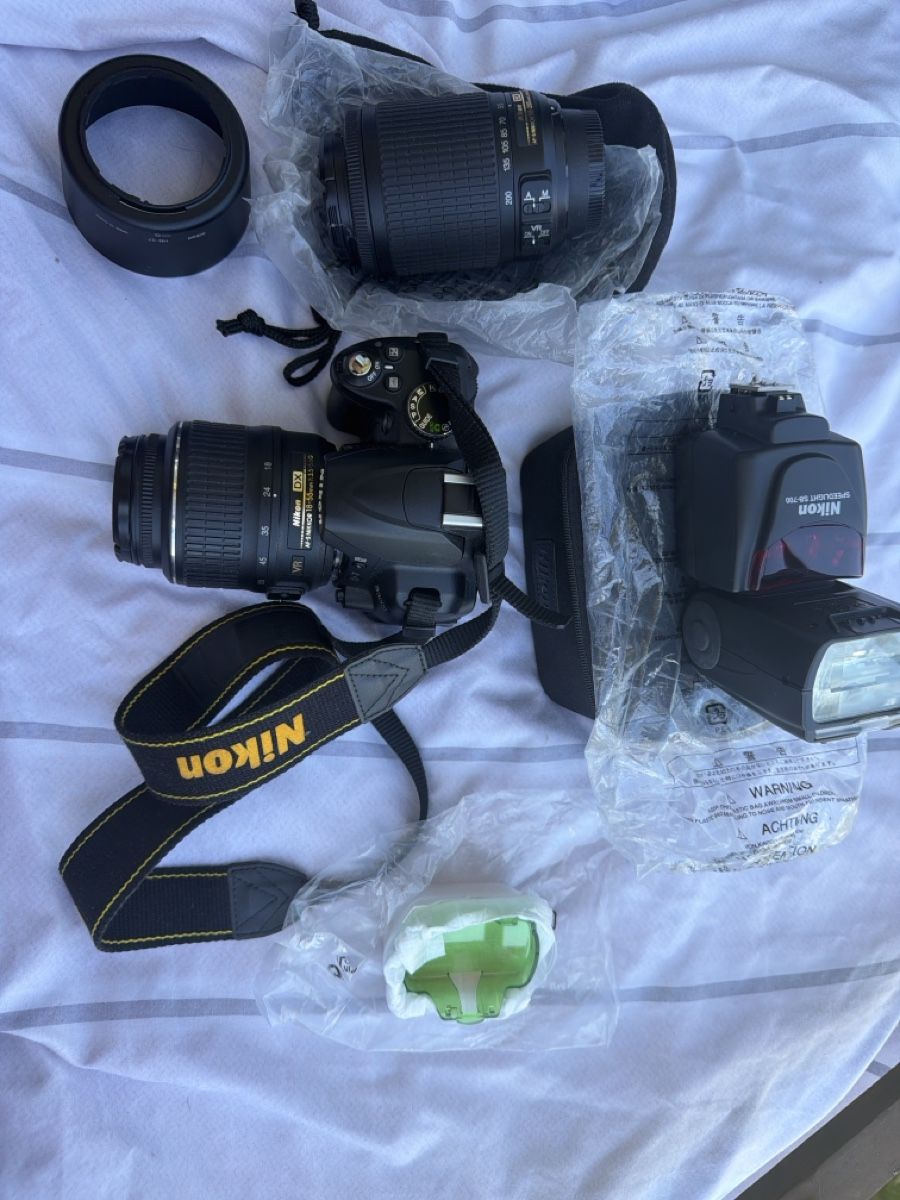 Nikon Fotocamera: Nikon D3000 + Objectifs + Flash Speedlight – Kit complet neu – Nuovo e nell'imballaggio originale da Bussigny venduto da nao_pgz9