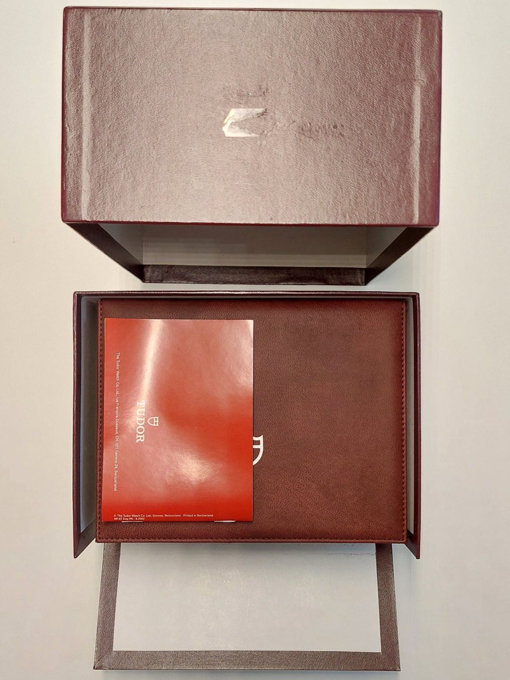 Tudor Scatole porta orologi: Tudor Box 95 00 04 bordeauxrot mit Manual 8.2002 E – Usato da St. Gallen venduto da shatcy 6