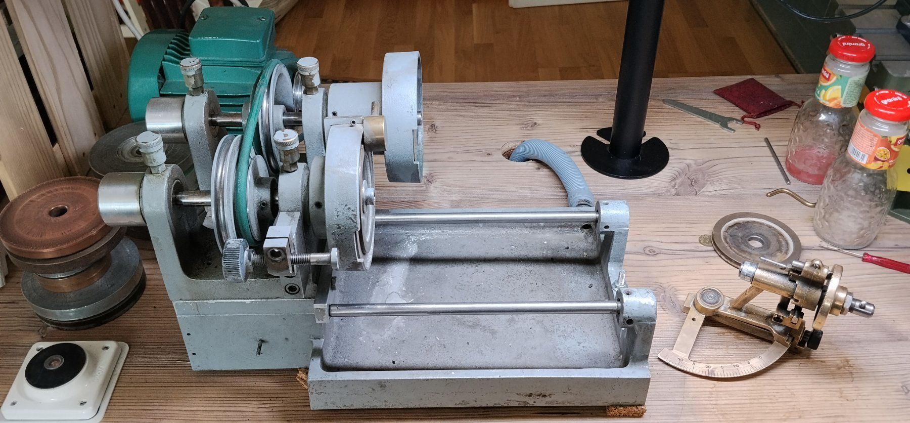 Tutte le macchine: Machine de lapidaire ancienne - Facetteuse double disque – Usato da La Sarraz venduto da RSwiss