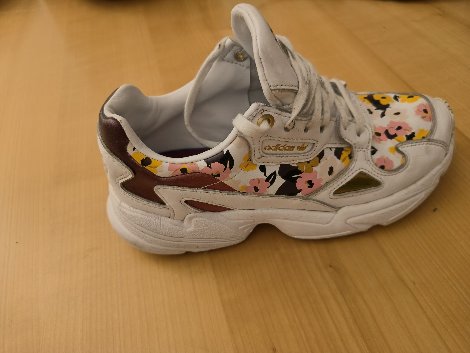 Scarpe da donna: 5 paires de basket – Usato da Mervelier venduto da aur_75lm 1