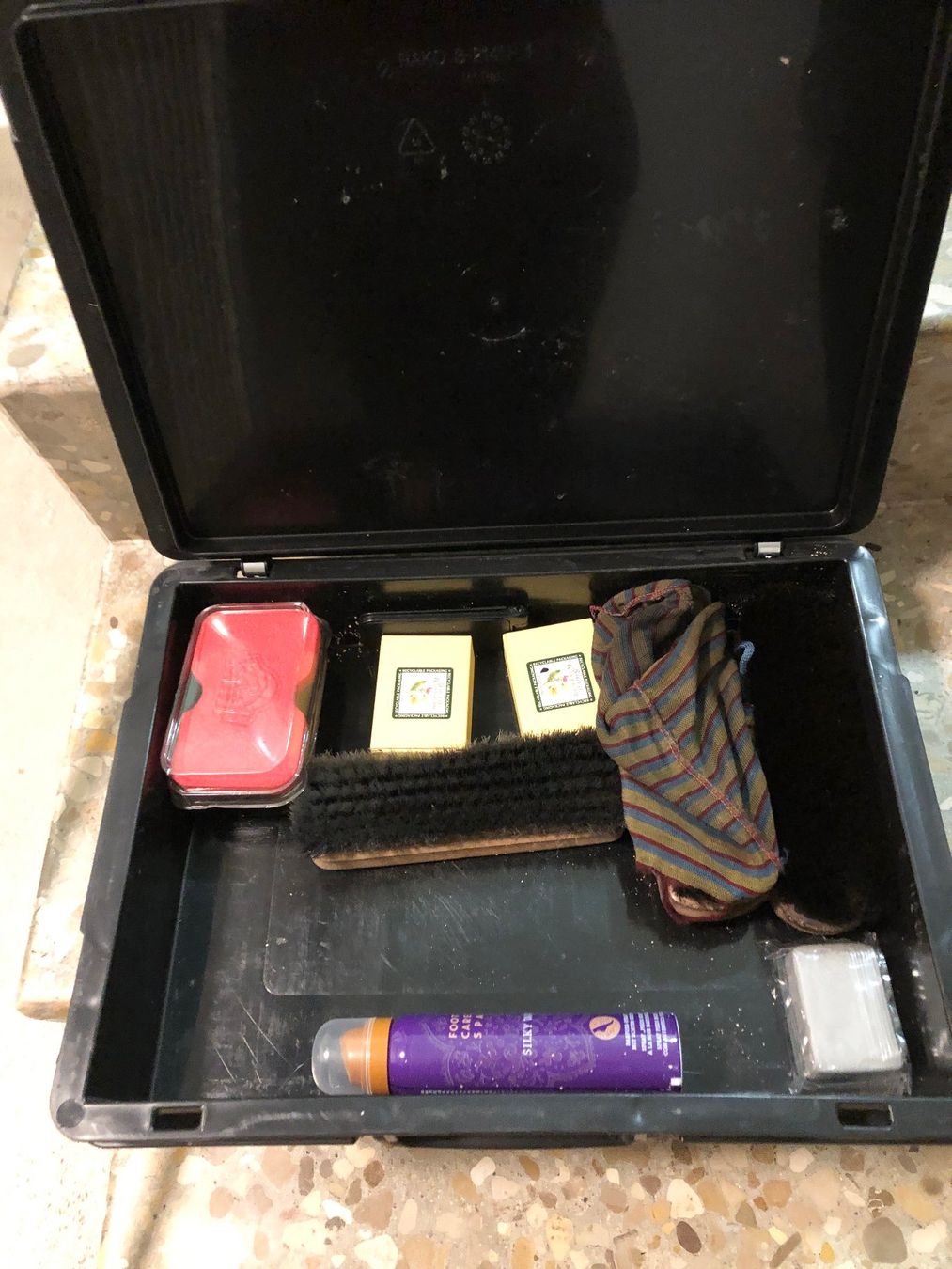 Pflegeprodukte & Putzartikel: Schuhputzbox mit Inhalt – Gebraucht aus Glattbrugg von Ariel012 6