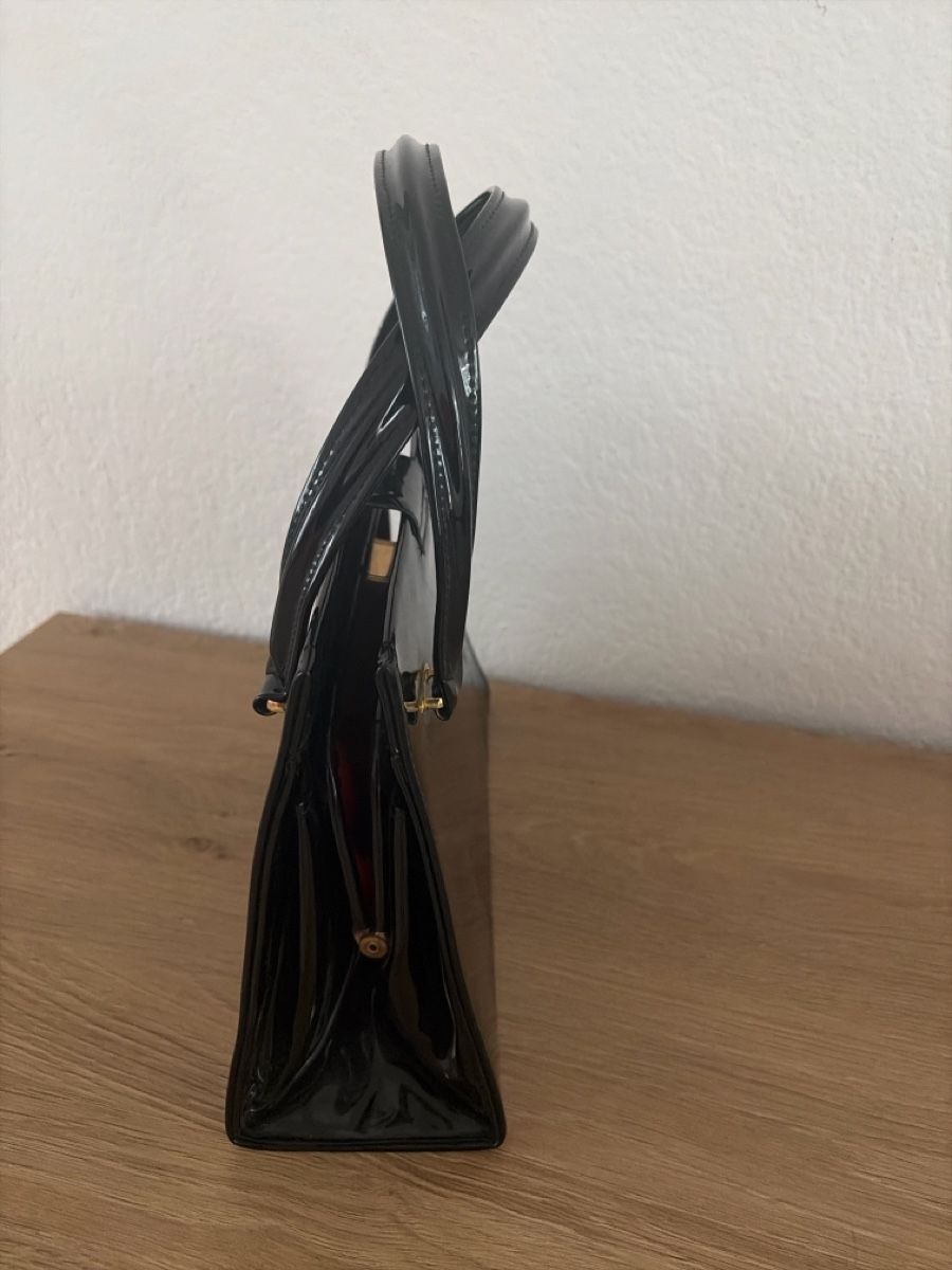 Borse da donna: Handtasche schwarz Lackoptik mit rotem Innenfutter – Usato da Oberglatt ZH venduto da kaj_tg7d 1