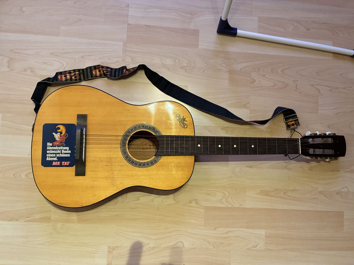 Instruments de musique: Gitarre Royal – Défectueux à Lütisburg par Nadine_I_1990