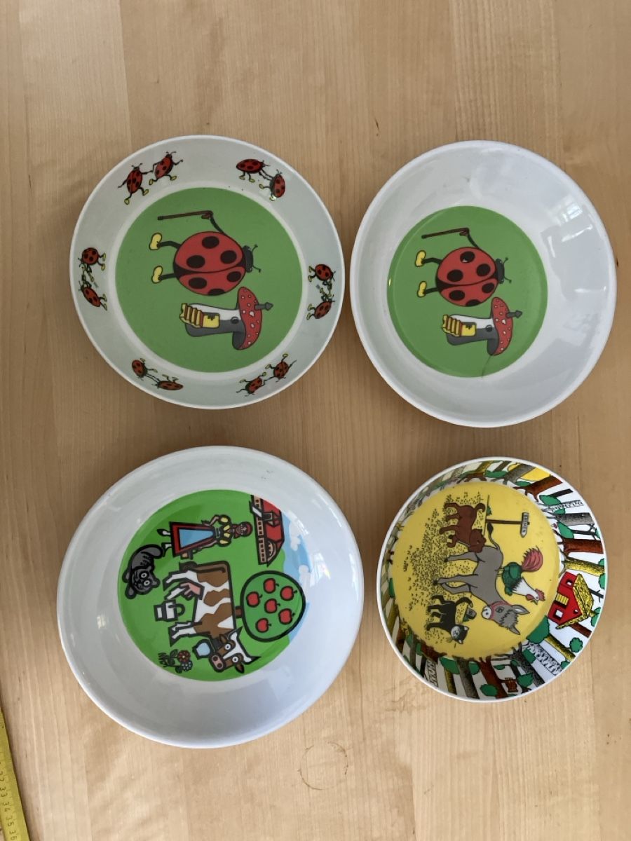 Ornamin Piatti: 4 Kinderteller Kunststoff – Usato da Glarus venduto da Jhuber78