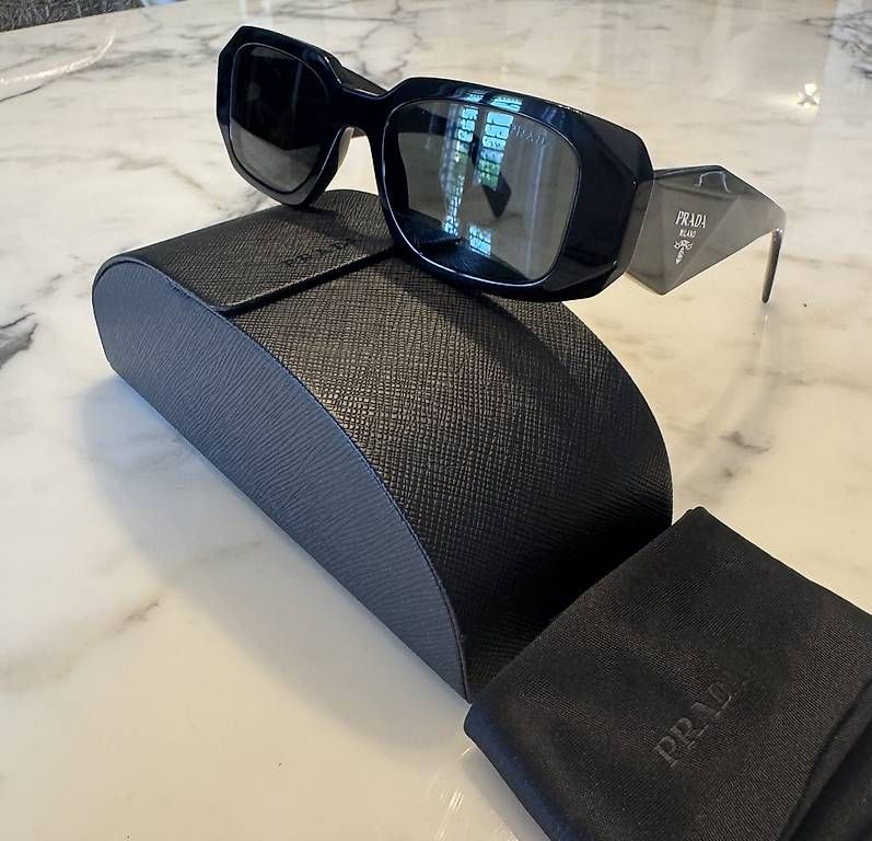 Prada Brillen & Gläser: Prada Sonnenbrille – Gebraucht aus Zürich von tanski_m