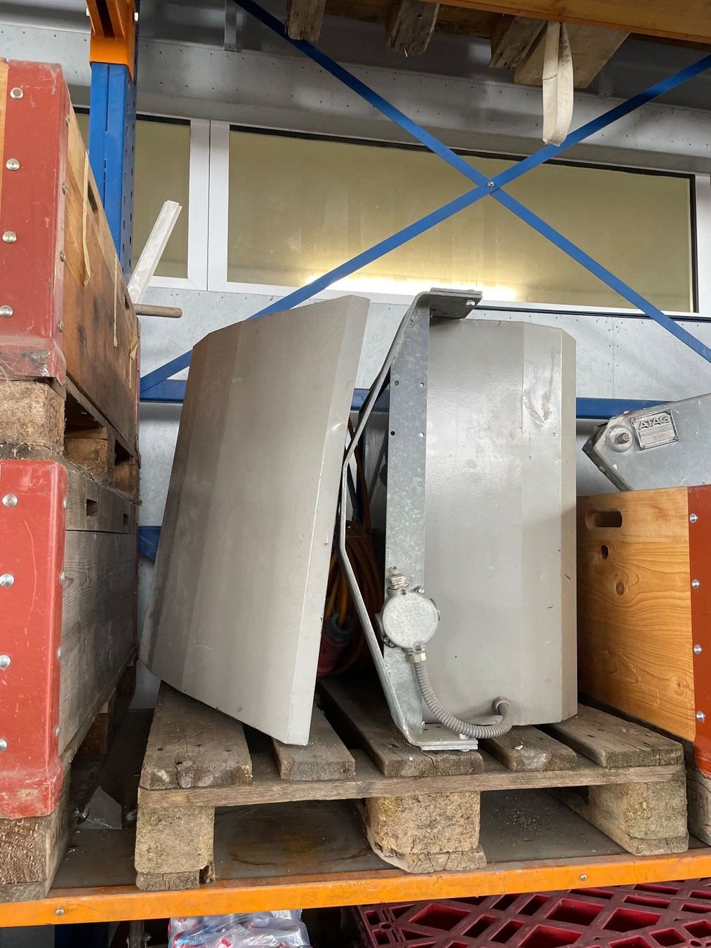 Fari: 3 Scheinwerfergeheuse gross, Baustelle, Lager Flutlicht – Usato da Volketswil venduto da restposten911 1