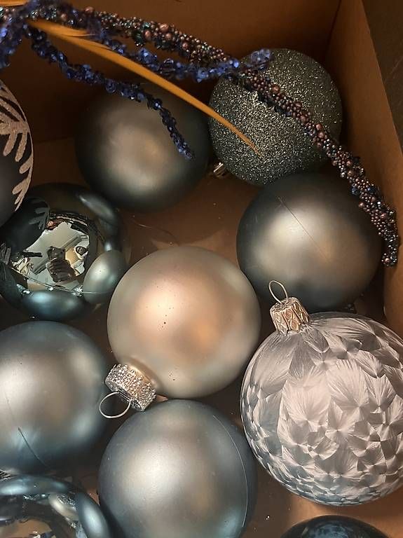 Toutes les décorations: Weihnachtskugeln (einige aus Glas) – D'occasion à Niederwangen BE par mcp_l62p 2