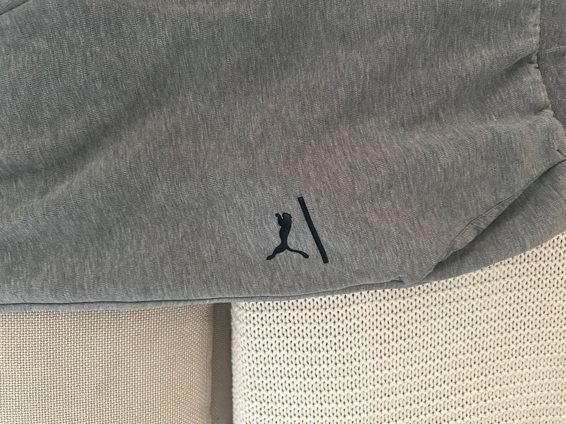 Puma Pantaloni: Puma Trainingshose Grau, bequeme Freizeithose, Grösse M – Usato da Zürich venduto da Jocki02 1