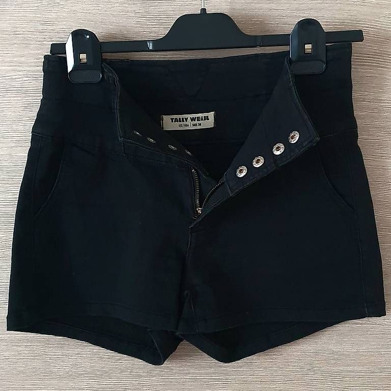 Pantaloni: Hot Pants High Waist Gr. 38/M – Usato da Erschwil venduto da andora00 1