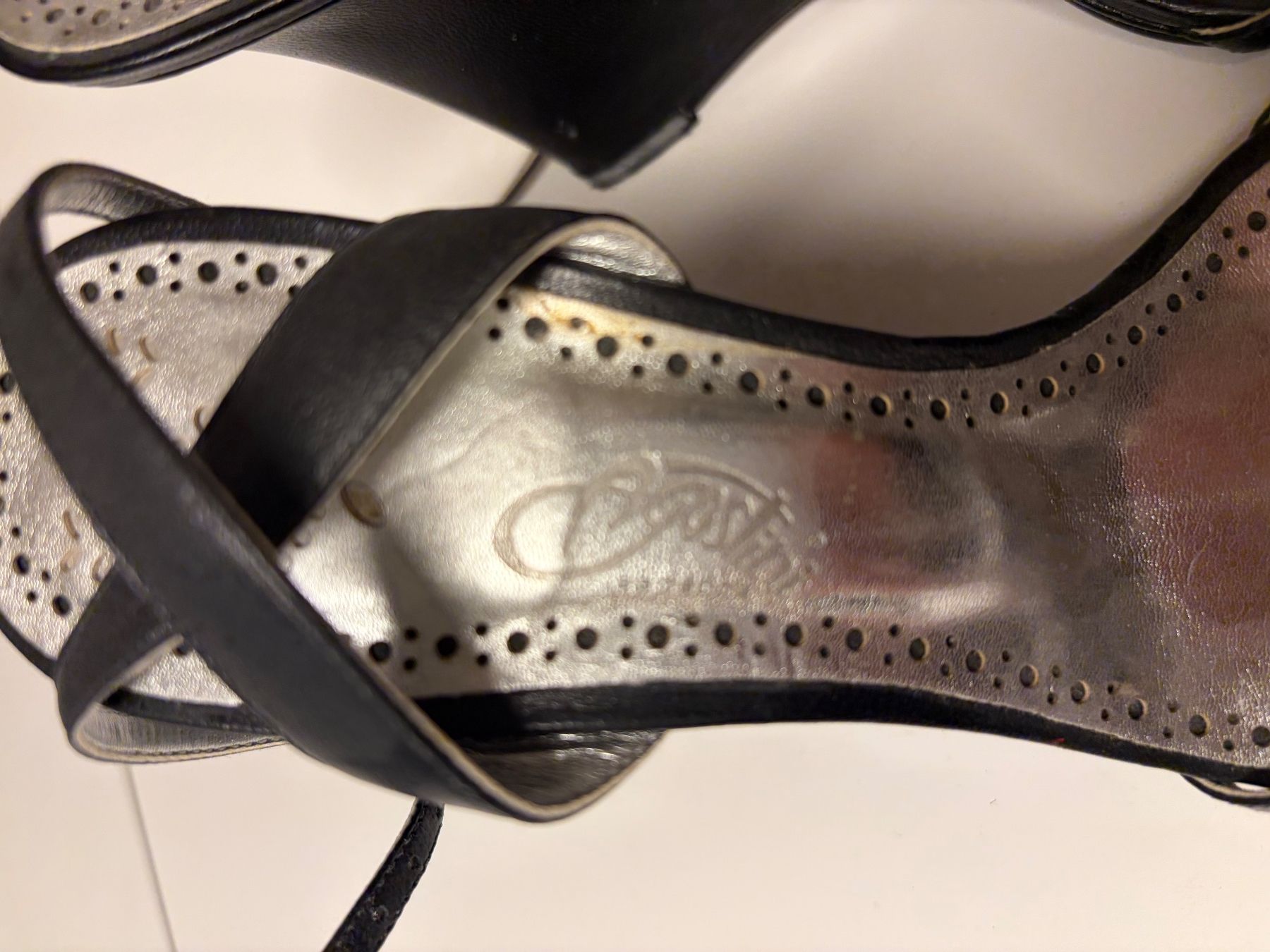 Chaussures femmes: Sandales noires taille 37 Agostini – D'occasion à Vallamand par rom_z7q6 1