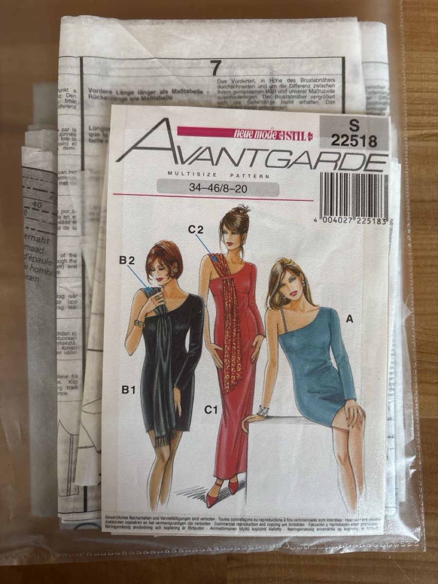 Patrons: Schnittmuster dür Damen Kleider – D'occasion à Rümlang par BoutiqueMonique16