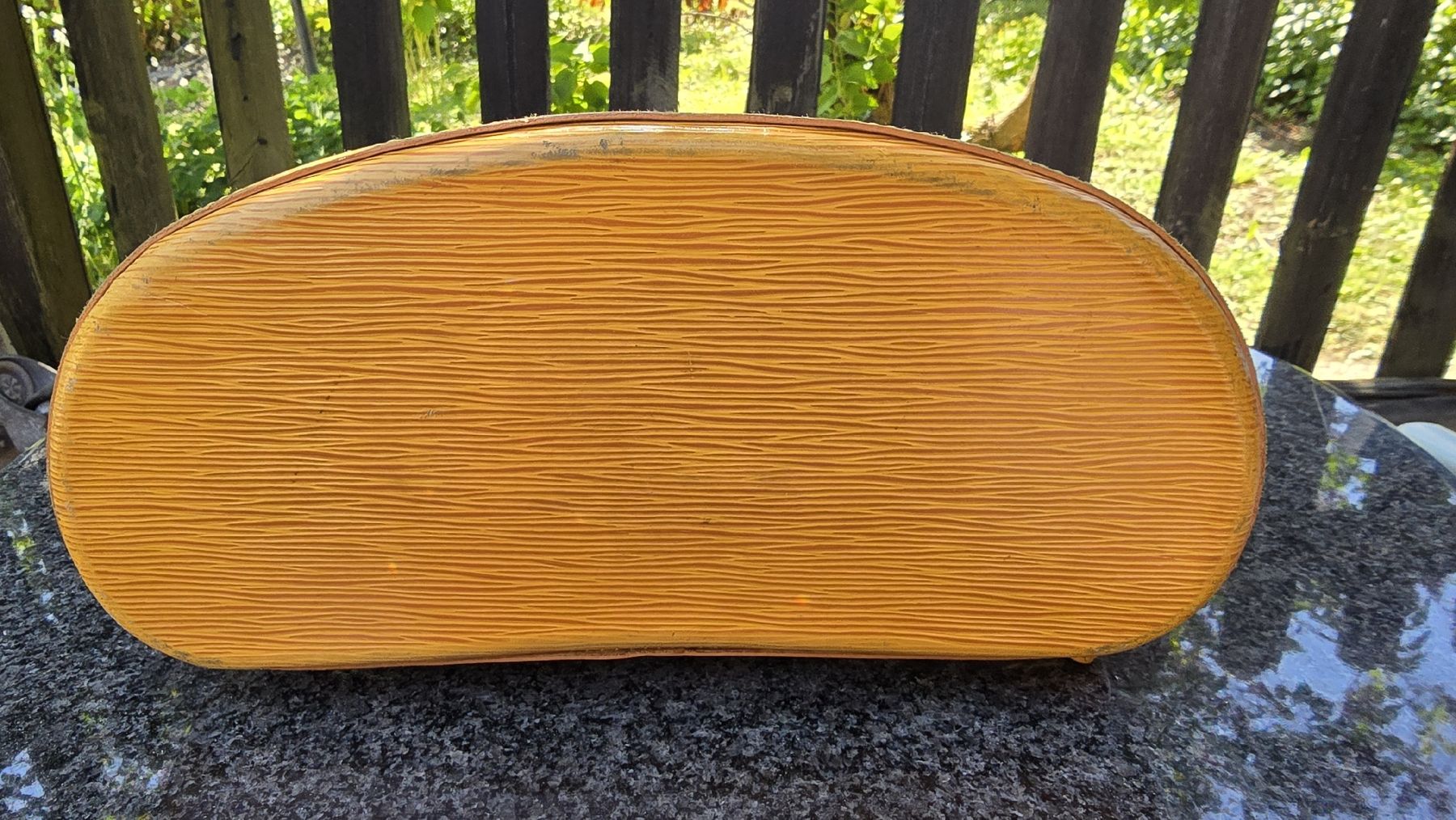 Louis Vuitton Taschen für Damen: Louis Vuitton Epi Backpack Yellow Gobelins model – Gebraucht aus Châtel-sur-Montsalvens von Mirsonuta 1
