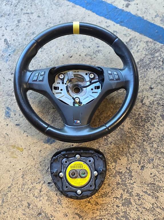 Tutti pezzi di ricambio auto: Lenkrad mit Airbag – Usato da Grüt (Gossau ZH) venduto da S65-Power 1