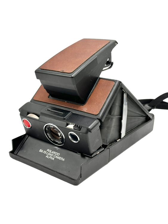 Lot 845 - A Polaroid SX-70 Land Camera