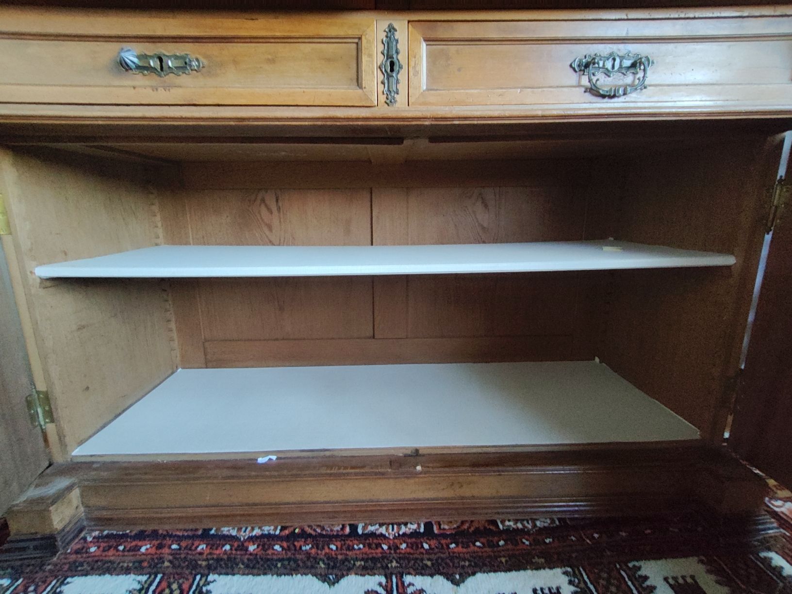 Credenze: Antiker Buffetschrank, Holz geschnitzt, rustikal, Vintage – Usato da Roggwil TG venduto da ers_9m72 3