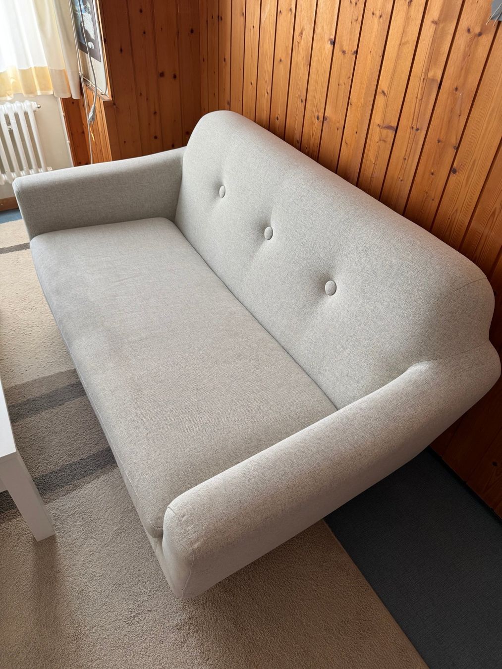 Divani: Sofa 3-Sitzer Stoff hellgrau mit Knopfheftung gebraucht – Usato da Hausen AG venduto da diverww