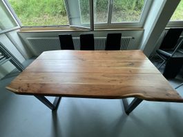 Handgefertigter Massivholztisch mit 8 Stühlen (160cm)