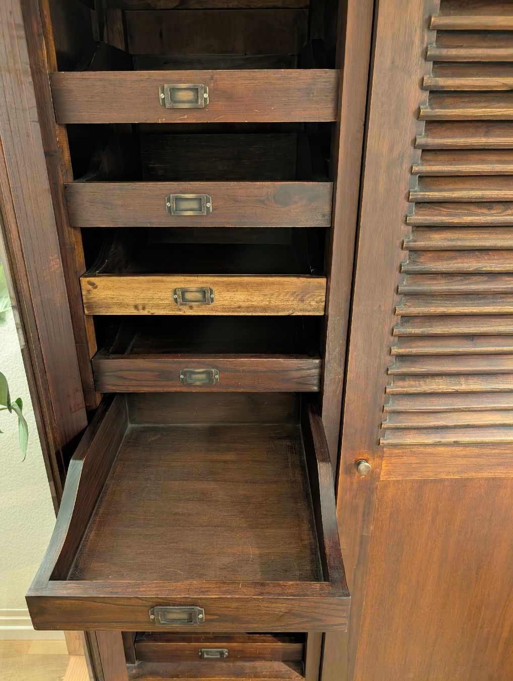 Armadi: Vintage Holzschrank – Usato da Zürich venduto da stevennn 1