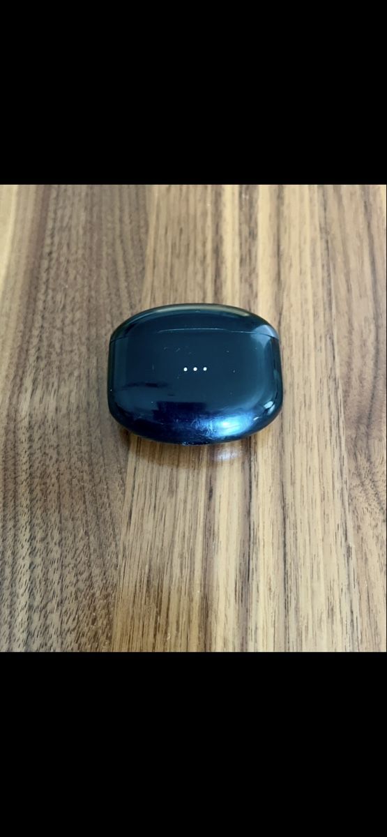 Cuffie: Schwarz Glänzende Wireless Earbuds mit Ladecase – Usato da St. Gallen venduto da Zaruhi34 1