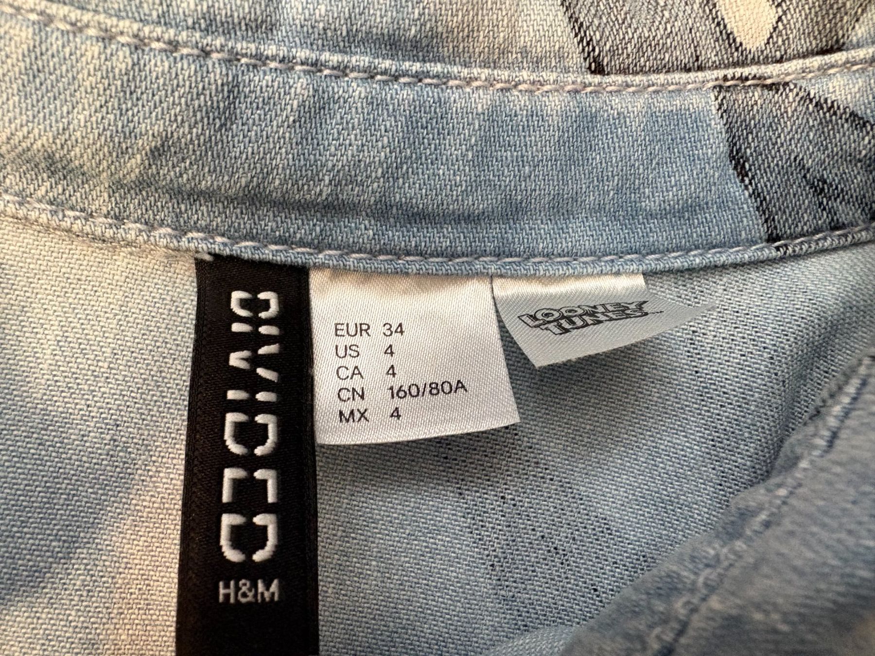 H&M Camicette: Jeanshemd von Bugs Bunny Gr. 34 – Usato da Willisau venduto da ani_gtk8 2