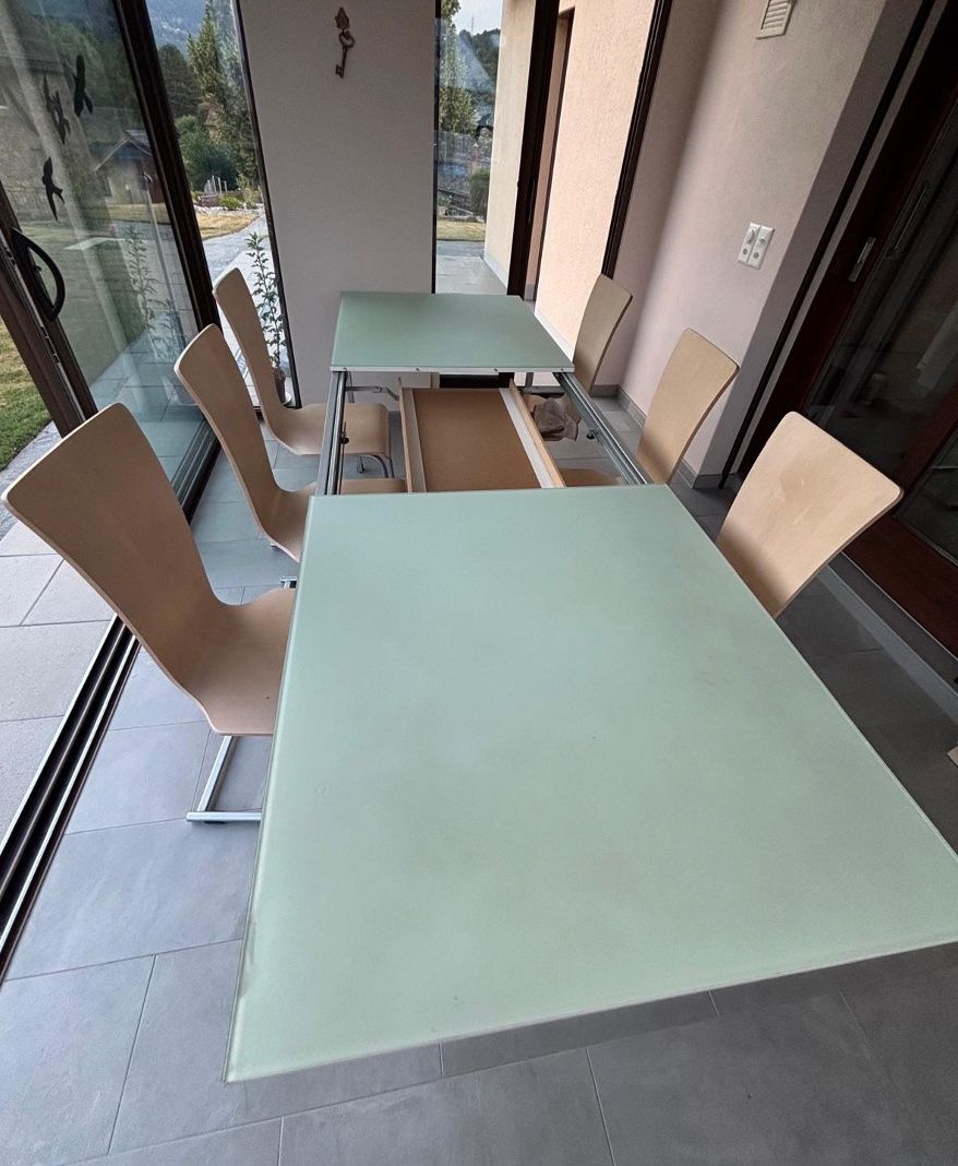 Set de table et chaises: table à manger avec chaises – D'occasion à st-légier par bmarti01 2