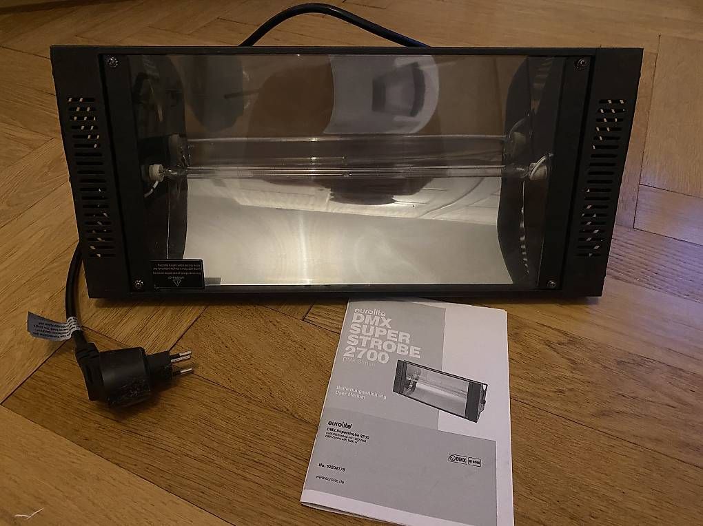 Lampade: Eurolite DMX Super Strobe 2700 | starkes Strobolicht – Usato da Solothurn venduto da ger_88sr