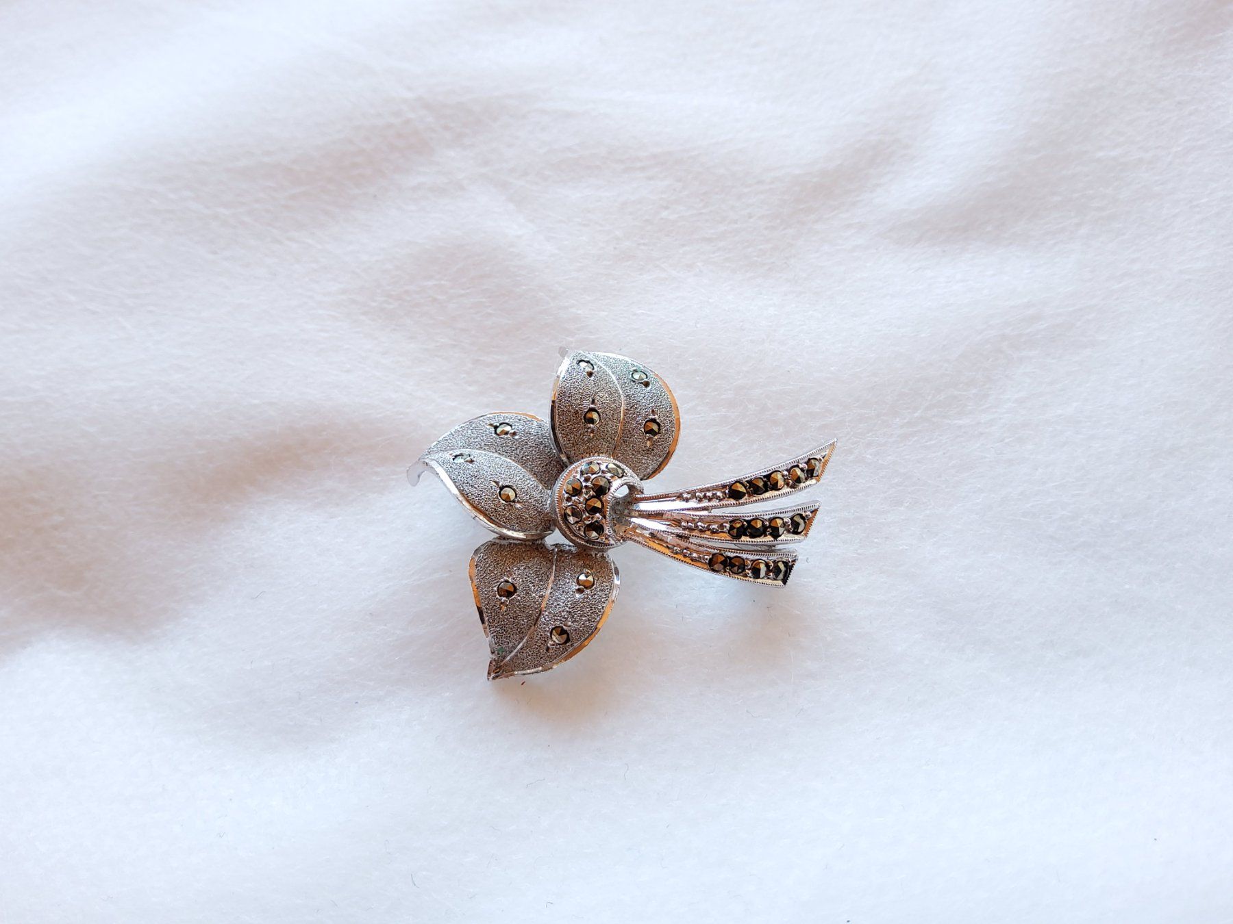 Spille & Fermagli: Ancienne broche en argent 800 – Usato da Malleray venduto da lafoirfouille 1