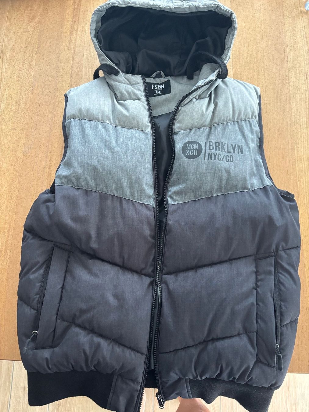 Gilet & Giacche: Daunenjackengilet – Usato da Arch venduto da denaje