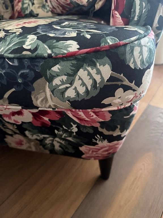 Ikea Poltrone: Ohrensessel mit Hocker und Kissen – Usato da Montlingen venduto da Utopia9000 2