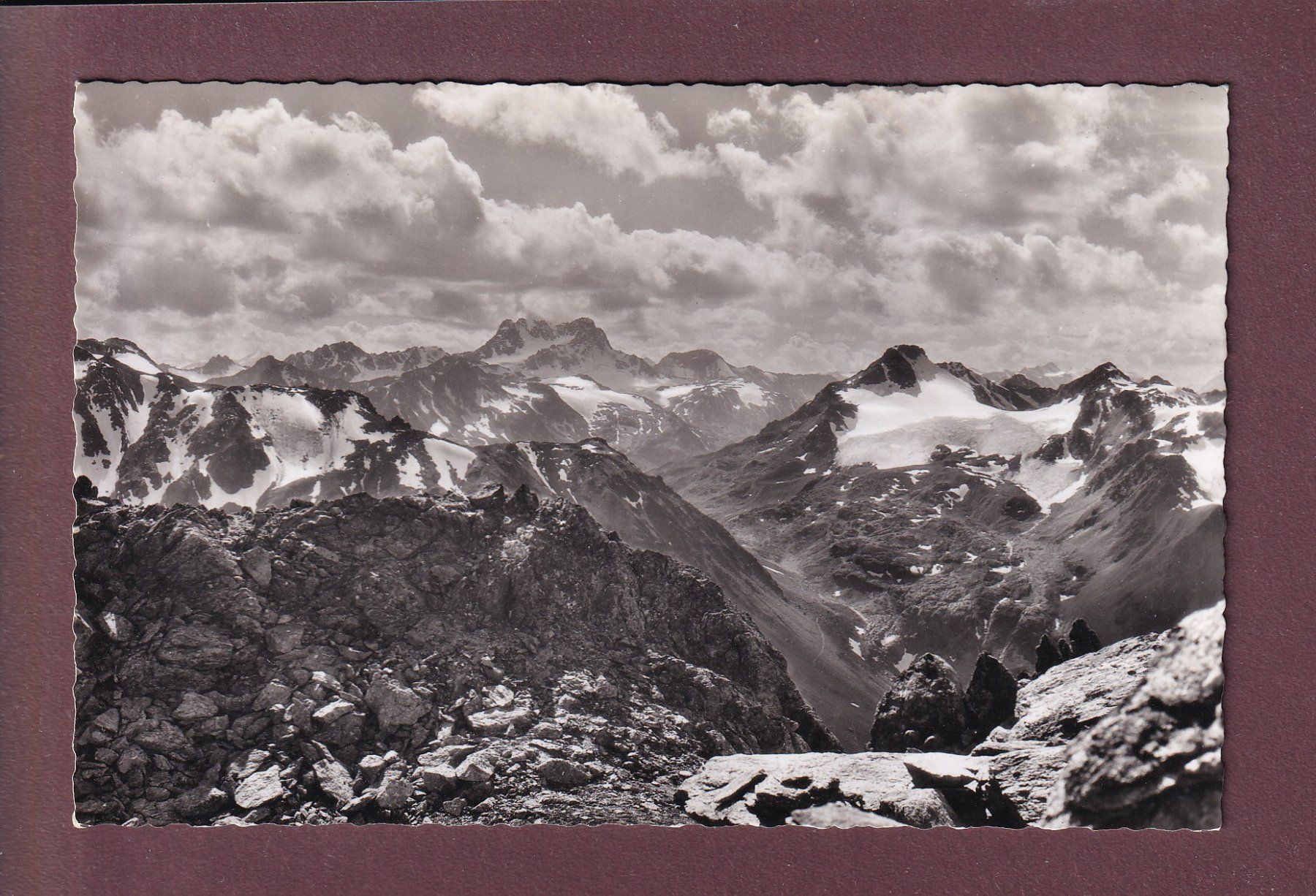 Cartoline postali: Blick vom FLÜELA-SCHWARZHORN – Usato da Pully venduto da nicecards