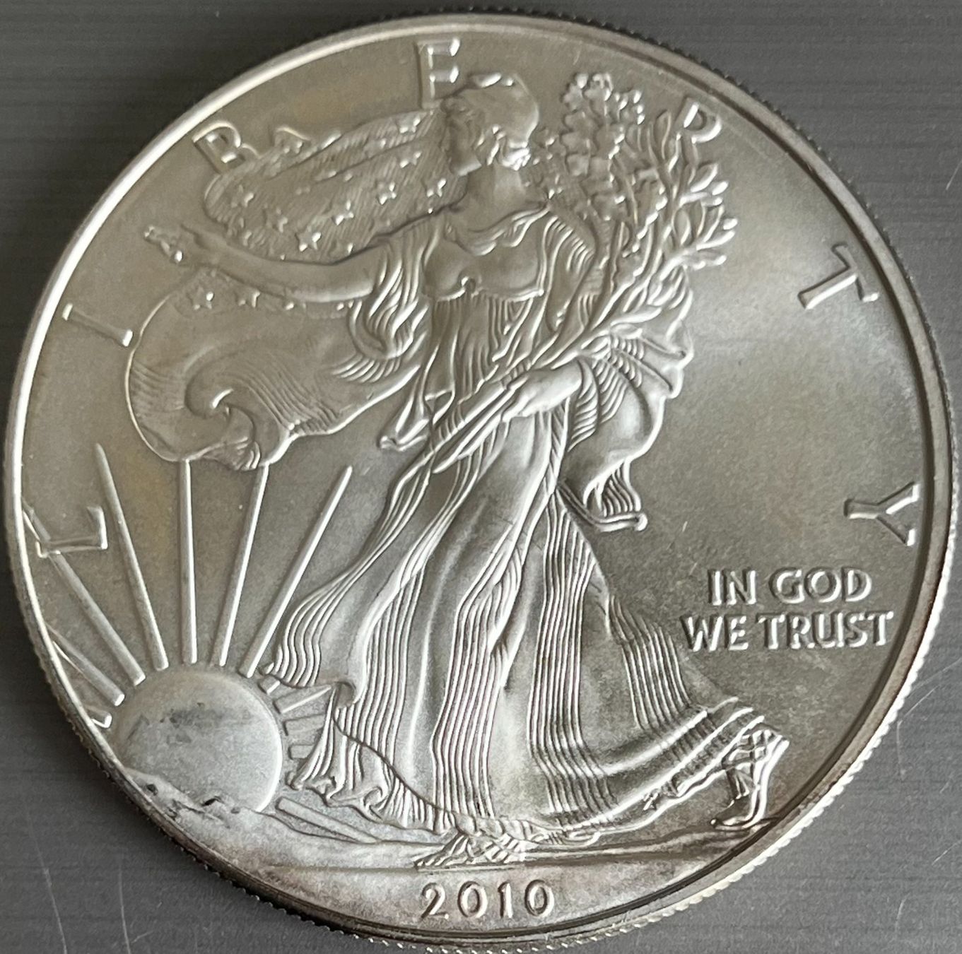 Tutti le monete: 2010 American Silver Eagle 1oz .999 Silber – Nuovo (secondo la descrizione) da Dielsdorf venduto da adikora 1