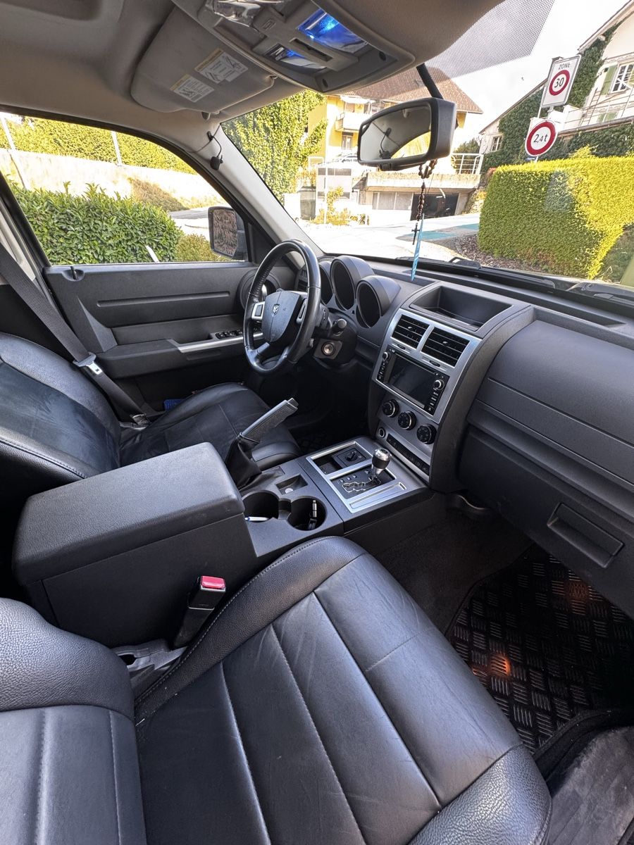 Dodge Autos: Dodge Nitro 4.0 V6 mit AHK – Gebraucht aus Huttwil von dan_lty8 1