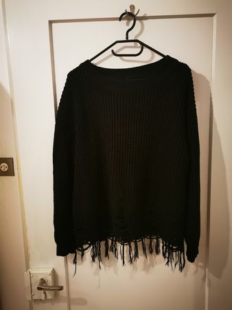 Schwarzer Atmosphere Strickpullover mit Fransen, Gr. M