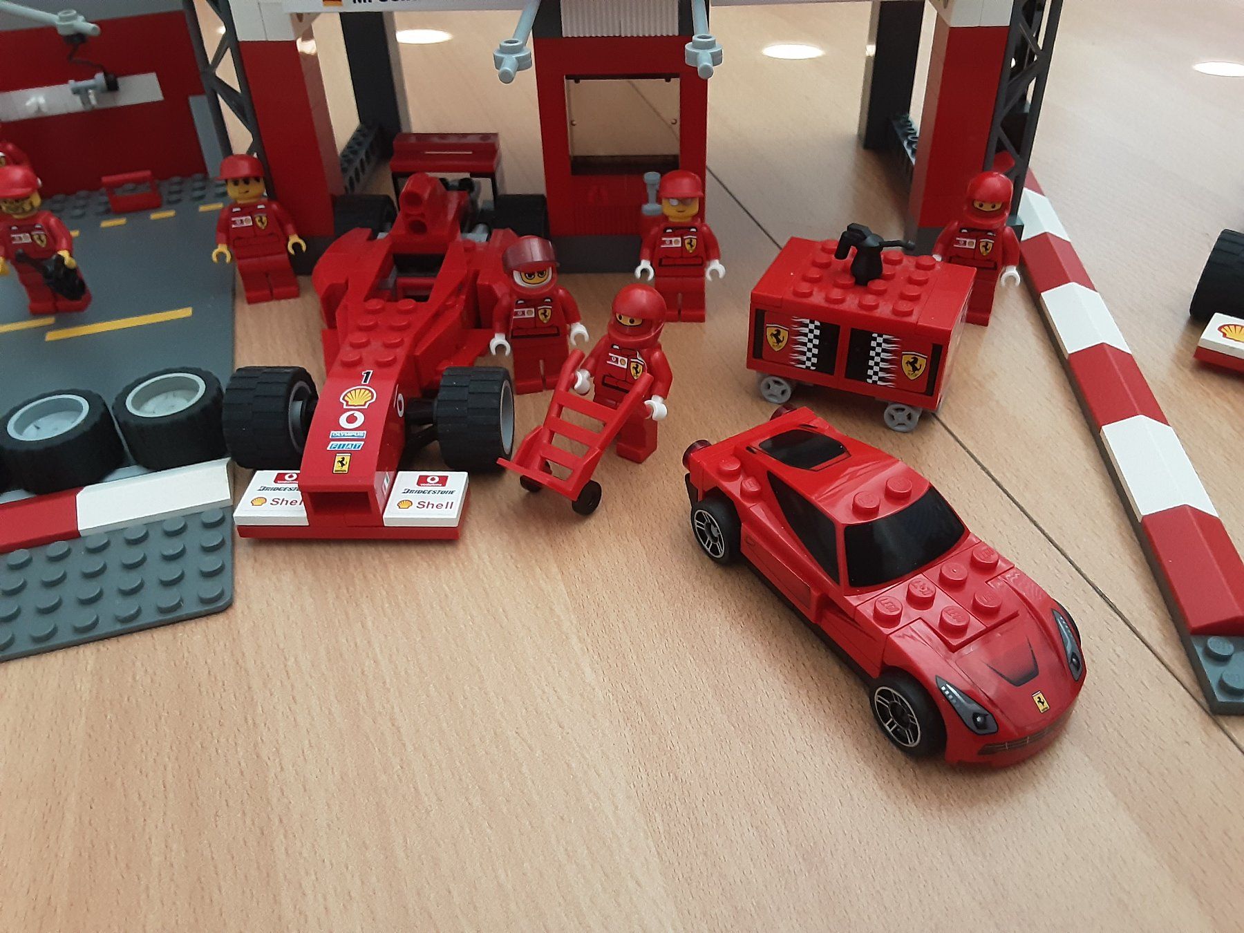 Lego Giocattoli: Lego Ferrari Sets mit vielen Figuren – Usato da Bülach venduto da Blind-Onyx 2