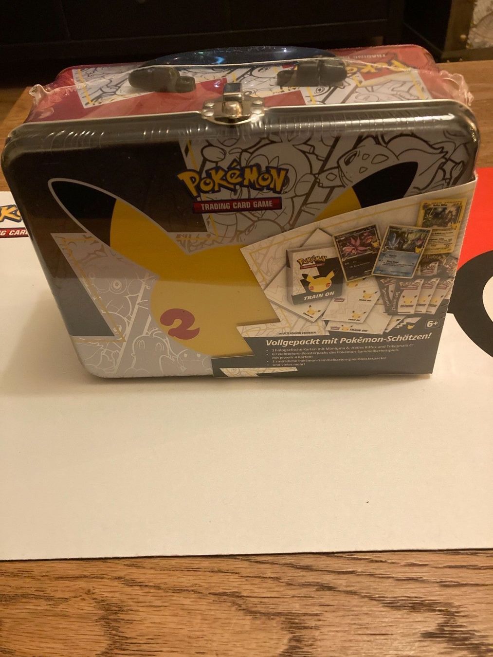 Pokémon Carte collezionabili: Pokemon Celebrations Sammelkoffer DE – Usato da Küssnacht am Rigi venduto da Ebikoner