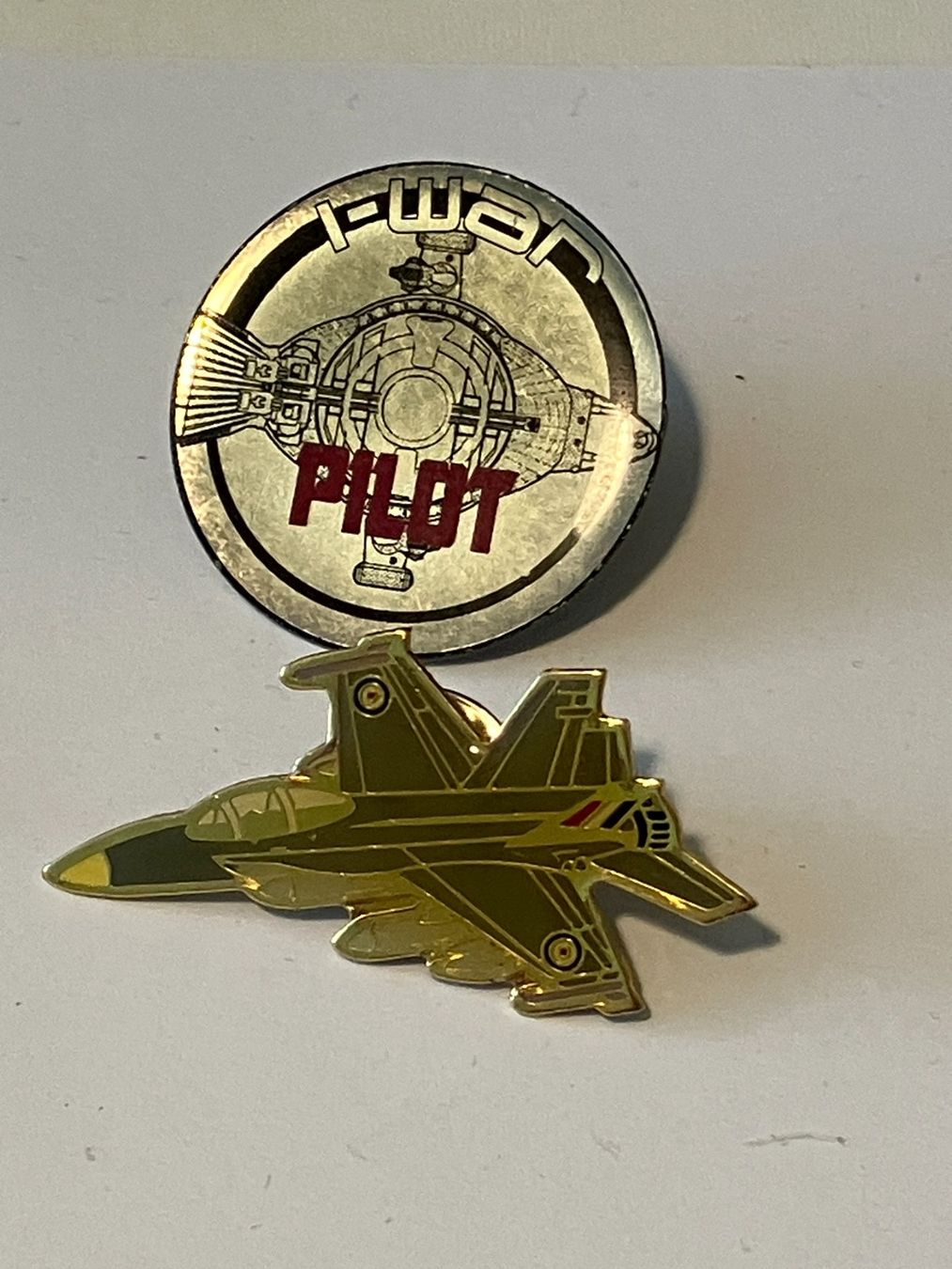 Placchette & Badge: 2 Pin Kampfflugzeug – Usato da Basel venduto da djwwpp