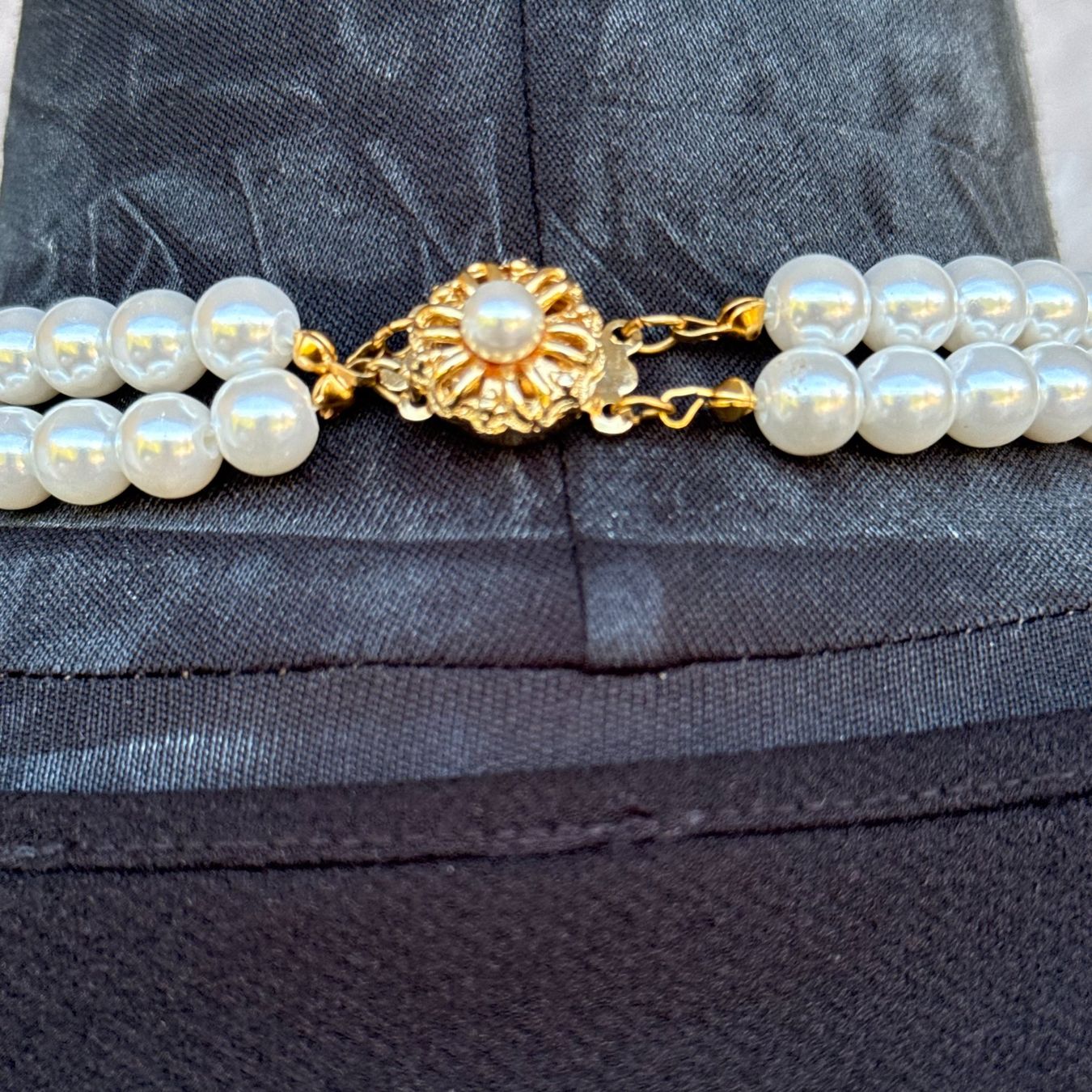 Catenine: Collier double rangs perles blanches et strass dorés – Usato da Thônex venduto da Suisse.Shopping 3