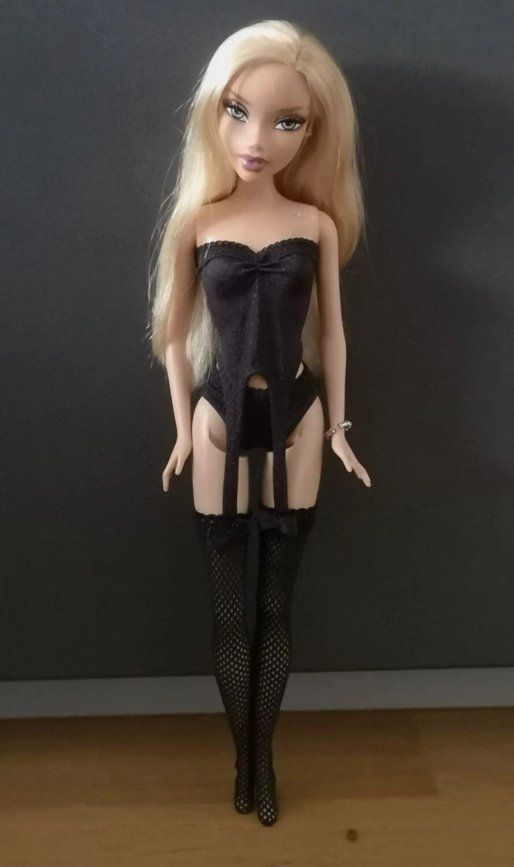 Bambole: hübsche Barbie-Scene mit handgemachter Kleidung – Usato da Niederbipp venduto da kevintifu20 1